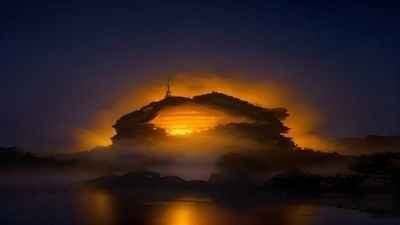 韩剧悬疑犯罪新剧预告场景，城市夜雨中的侦探追逐，暗色调紧张氛围